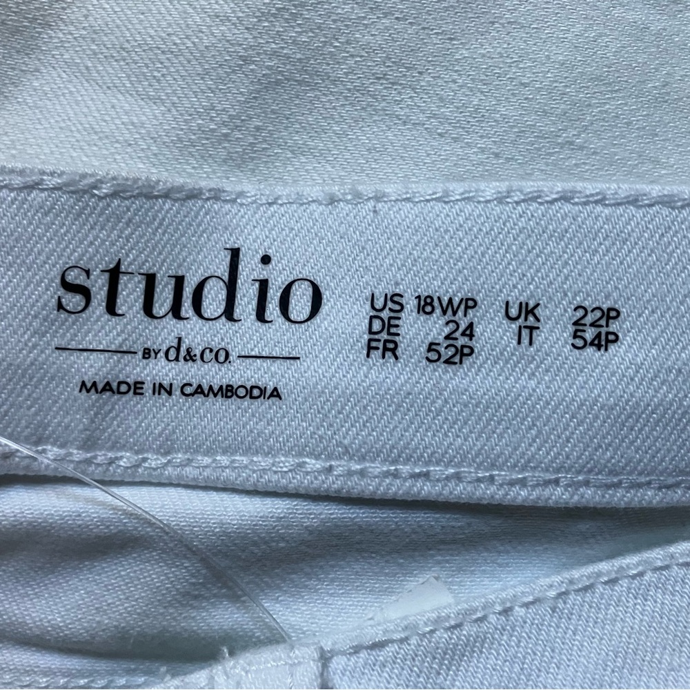 Plus size white jeans - Picture 7 of 9